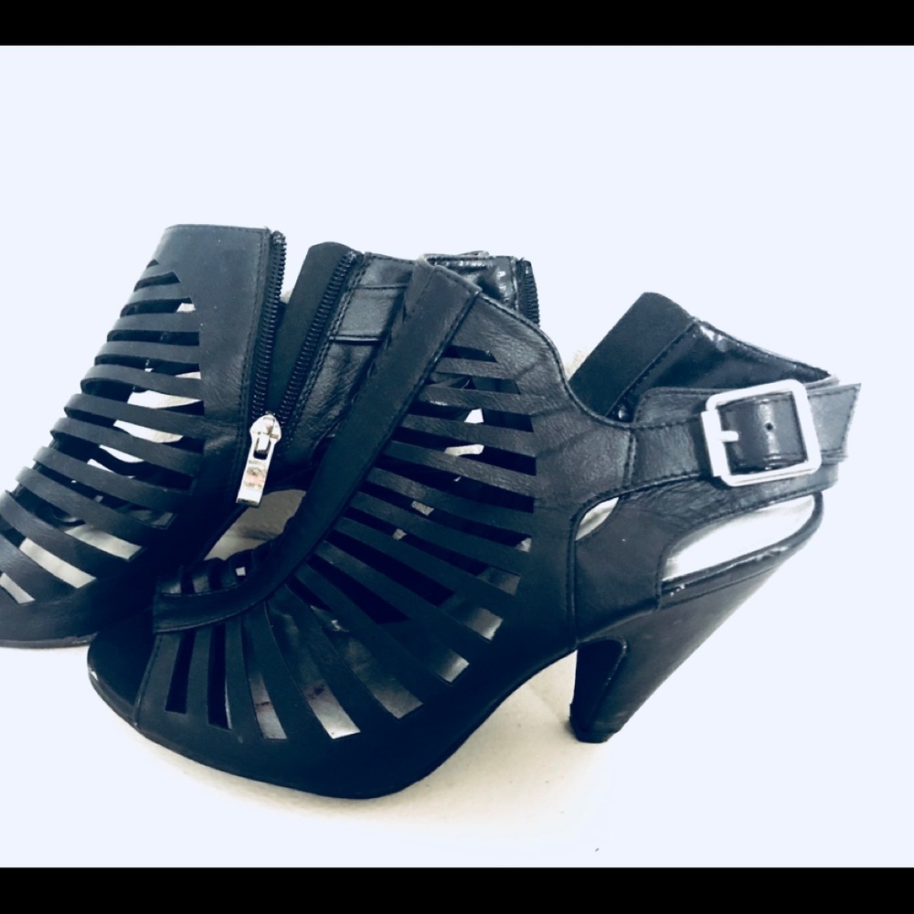 Strappy Heels ♠️
